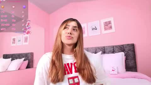 Snapshot of maddie_beauty chatting on December 19, 9:00 pm Maddie online show from December 19, 9:00 pm