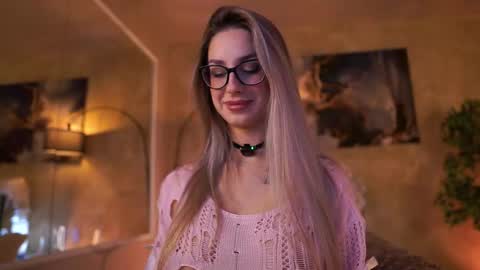 Maddie online show from April 4, 6:38 pm