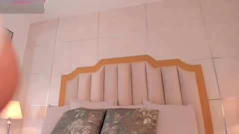 Snapshot of maddieparker chatting on November 18, 11:15 pm online show from November 18, 11:15 pm