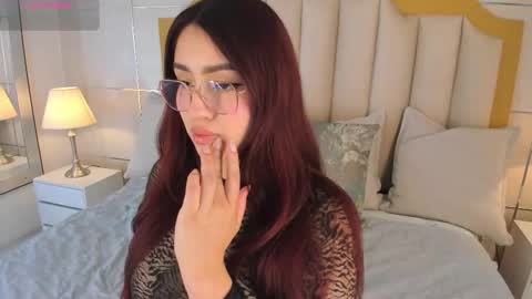 Snapshot of maddieparker chatting on November 30, 8:35 pm online show from November 30, 8:35 pm