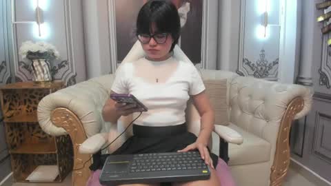 MADDIE online show from April 10, 3:01 am