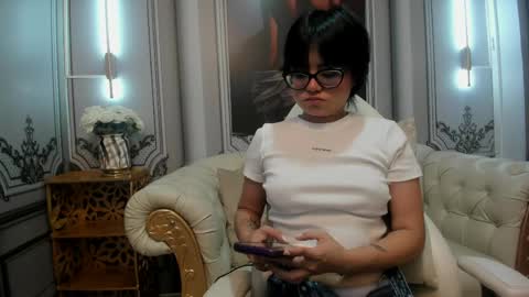 MADDIE online show from April 12, 3:22 am