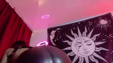 Snapshot of maddilust chatting on February 22, 2:04 pm Miss Lust online show from February 22, 2:04 pm