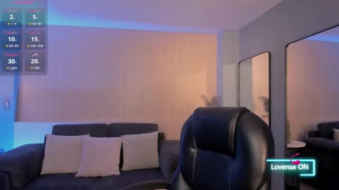 Snapshot of maddisonlowe chatting on December 18, 4:29 am Maddison online show from December 18, 4:29 am