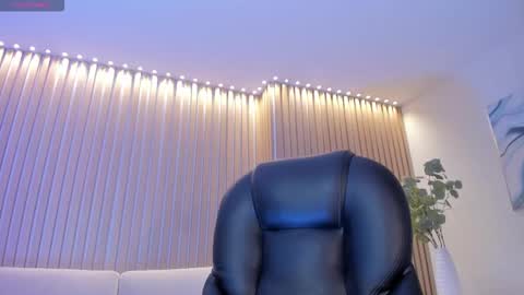 Snapshot of maddisonlowe chatting on December 23, 5:16 am Maddison online show from December 23, 5:16 am