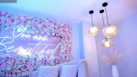 Snapshot of maddisonlowe chatting on January 6, 3:21 am Maddison online show from January 6, 3:21 am