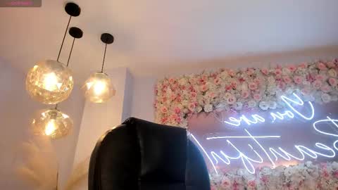 Snapshot of maddisonlowe chatting on January 13, 4:07 am Maddison online show from January 13, 4:07 am