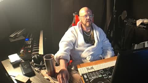 maddox840 online show from May 9, 8:30 am