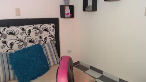 Maddy Parker  online show from December 6, 7:10 am