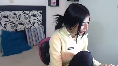 Maddy Parker  online show from December 13, 9:35 am