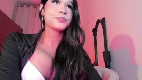 Snapshot of maddy_rios chatting on January 15, 7:24 am maddy_rios online show from January 15, 7:24 am