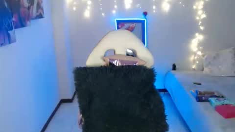 Snapshot of maddy_vicius19 chatting on December 22, 2:08 am maddy_vicius19 online show from December 22, 2:08 am