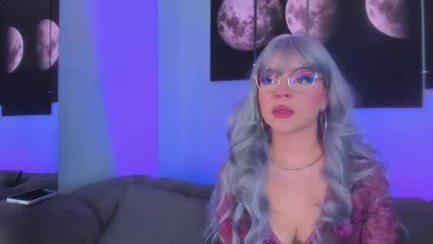 Maddy  online show from April 17, 12:30 pm