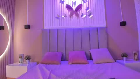 Maddy  online show from April 1, 1:41 pm