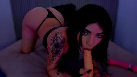 Snapshot of maddyperez8 chatting on June 10, 8:46 am BELLA online show from June 10, 8:46 am