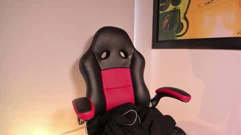 Madelaine  online show from November 11, 2:50 pm