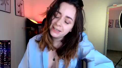 Snapshot of madelamee chatting on April 26, 5:10 pm madelamee online show from April 26, 5:10 pm