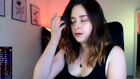 Snapshot of madelamee chatting on April 30, 9:08 pm madelamee online show from April 30, 9:08 pm