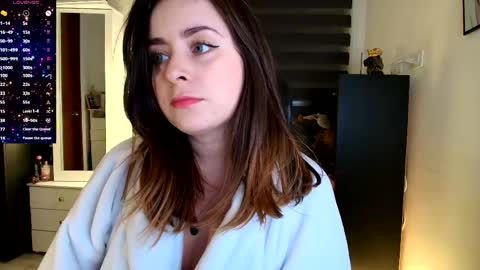 Snapshot of madelamee chatting on June 1, 12:12 am madelamee online show from June 1, 12:12 am