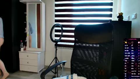 Snapshot of madelamee chatting on June 3, 9:42 pm madelamee online show from June 3, 9:42 pm