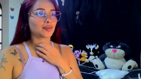 Snapshot of madeleine_2018 chatting on June 14, 10:23 pm sofia online show from June 14, 10:23 pm