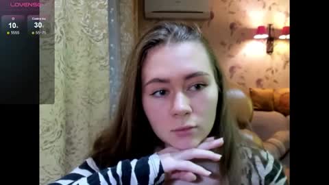 Snapshot of madeleinequincy chatting on November 2, 9:06 pm madeleinequincy online show from November 2, 9:06 pm