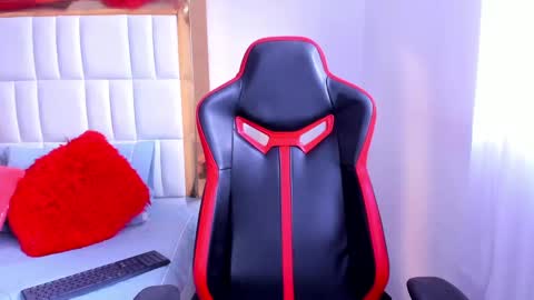 Snapshot of madelinejackson chatting on February 6, 10:53 pm Madeline online show from February 6, 10:53 pm