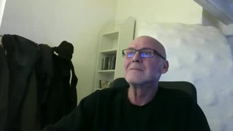 madio1187940 online show from January 6, 2:43 pm