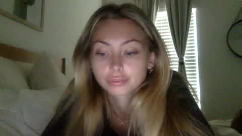 Snapshot of madirose69 chatting on October 22, 1:55 pm mari rose online show from October 22, 1:55 pm