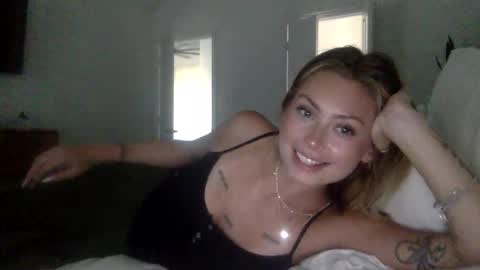 Snapshot of madirose69 chatting on October 26, 10:25 pm mari rose online show from October 26, 10:25 pm