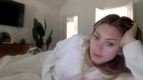 Snapshot of madirose69 chatting on November 25, 4:07 pm mari rose online show from November 25, 4:07 pm