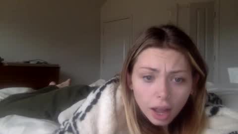 Snapshot of madirose69 chatting on December 3, 2:04 pm mari rose online show from December 3, 2:04 pm