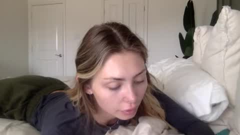 Snapshot of madirose69 chatting on December 16, 3:39 pm mari rose online show from December 16, 3:39 pm