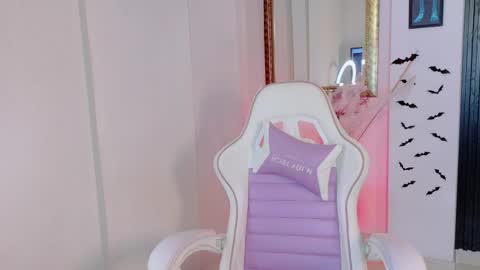 Snapshot of madison_jacksonn chatting on April 25, 8:06 pm madison_jacksonn online show from April 25, 8:06 pm