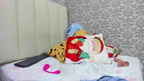 Snapshot of madison_rowan chatting on January 4, 5:58 am MADI online show from January 4, 5:58 am