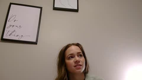 Snapshot of madisonfox6969 chatting on December 7, 11:23 pm madisonfox6969 online show from December 7, 11:23 pm