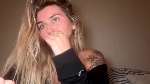 madisonlubbe2 online show from September 10, 4:34 am