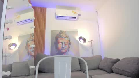 Snapshot of madisson_lux chatting on February 26, 9:03 pm madisson_lux online show from February 26, 9:03 pm