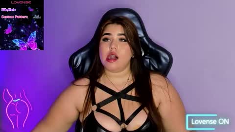 madissonlee__ online show from December 19, 7:21 pm