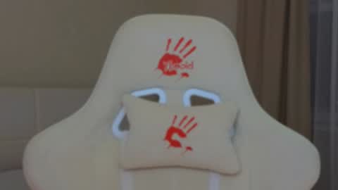 Snapshot of madissson chatting on December 2, 4:31 am Madi Soon online show from December 2, 4:31 am