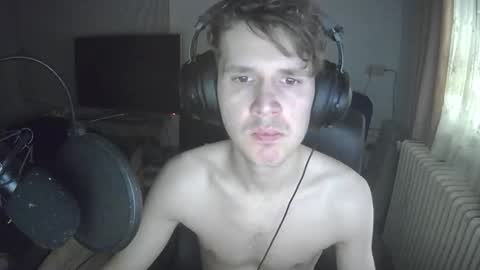 Snapshot of madnessss1215 chatting on February 23, 8:01 am madnessss1215 online show from February 23, 8:01 am