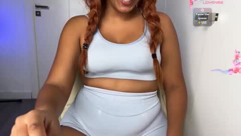 Snapshot of madsnextdoor chatting on October 29, 10:00 pm Maddie online show from October 29, 10:00 pm