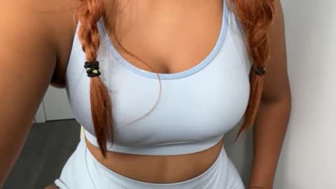 Snapshot of madsnextdoor chatting on November 9, 9:57 pm Maddie online show from November 9, 9:57 pm