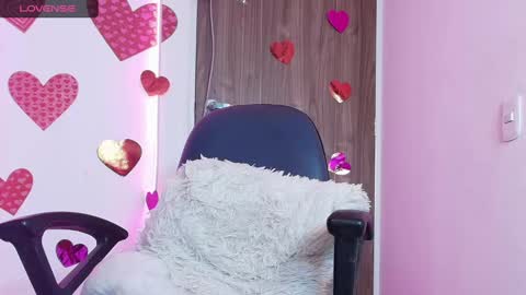 Snapshot of mady_gh chatting on February 25, 7:20 am mady online show from February 25, 7:20 am