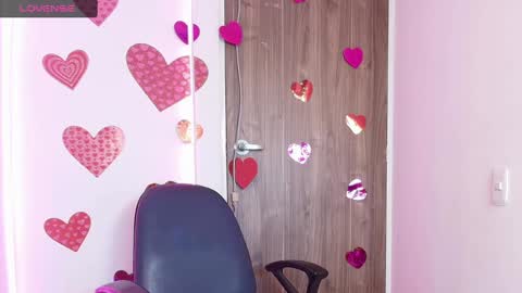 Snapshot of mady_gh chatting on February 27, 6:40 am mady online show from February 27, 6:40 am