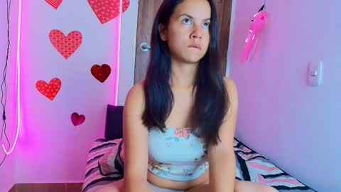 Snapshot of mady_gh chatting on October 25, 5:15 am mady online show from October 25, 5:15 am