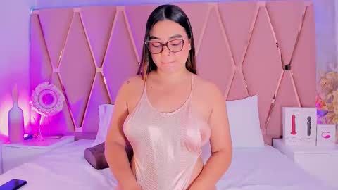 Snapshot of mady_james chatting on November 21, 2:05 pm Mady James online show from November 21, 2:05 pm