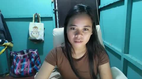 Snapshot of mae_lovers234xx chatting on December 3, 3:22 pm mae_lovers234xx online show from December 3, 3:22 pm