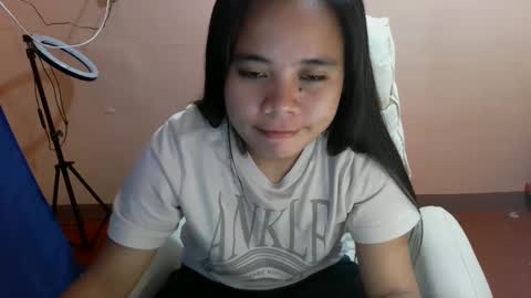 Snapshot of mae_lovers234xx chatting on February 14, 6:51 pm mae_lovers234xx online show from February 14, 6:51 pm