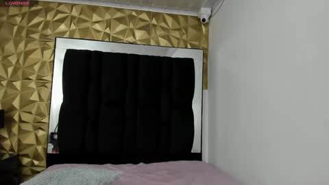 MAEE ANGELS online show from December 21, 1:47 am